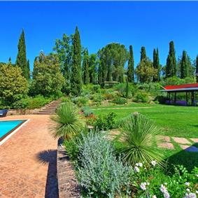 5 bedroom villa with pool and tennis court near San Gimignano, sleeps 10